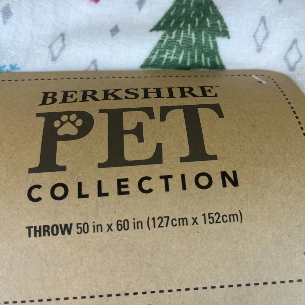 Berkshire Pet Collection Christmas Throw Blanket 50x60 Sherpa Dogs Trees Snow